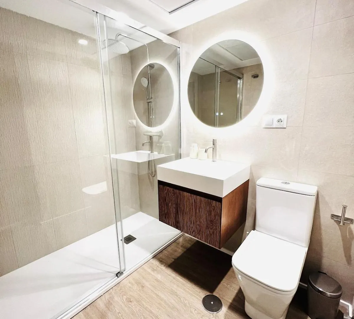 Apartment New Carihuela Park Luxury Close To Beach Sinesedesignhomes Torremolinos